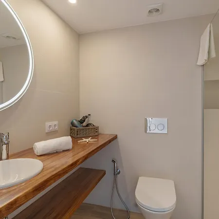 Almadrava, Apartment *