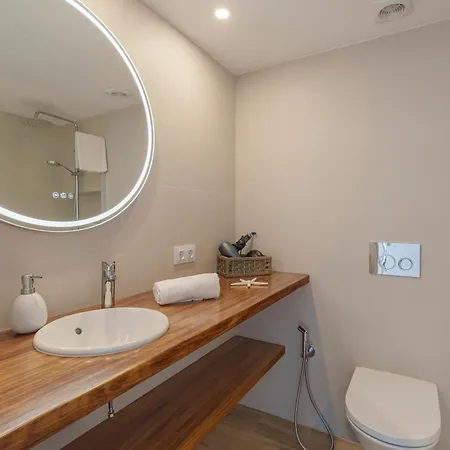 Almadrava, Apartment *