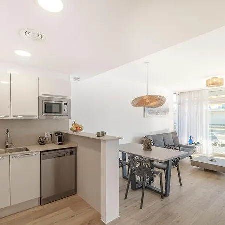 Almadrava, Apartment *